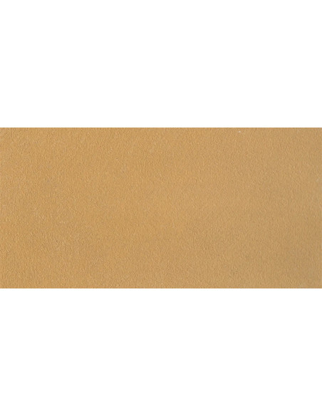 Vzorek mikrocementové betonové stěrky v odstínu Ochre Sand (teplá okrově písková)